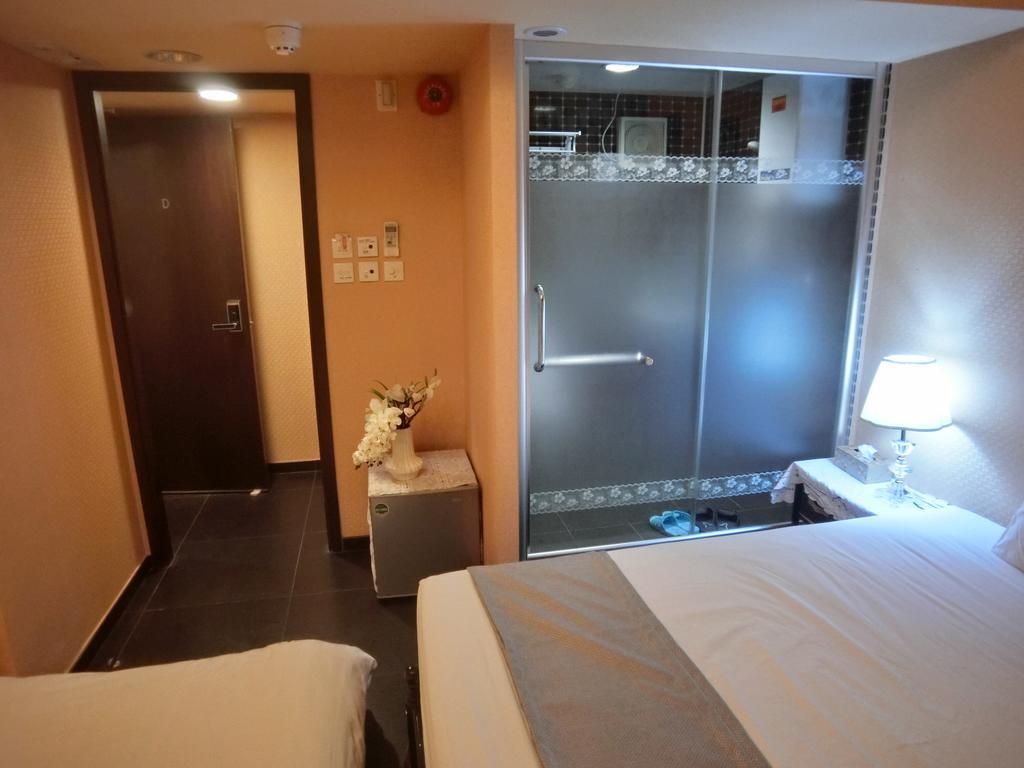Bloomy Hotel Hong Kong Room photo