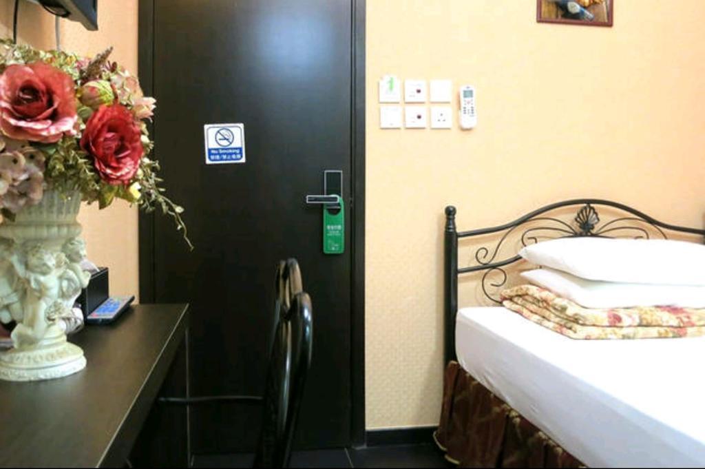 Bloomy Hotel Hong Kong Room photo