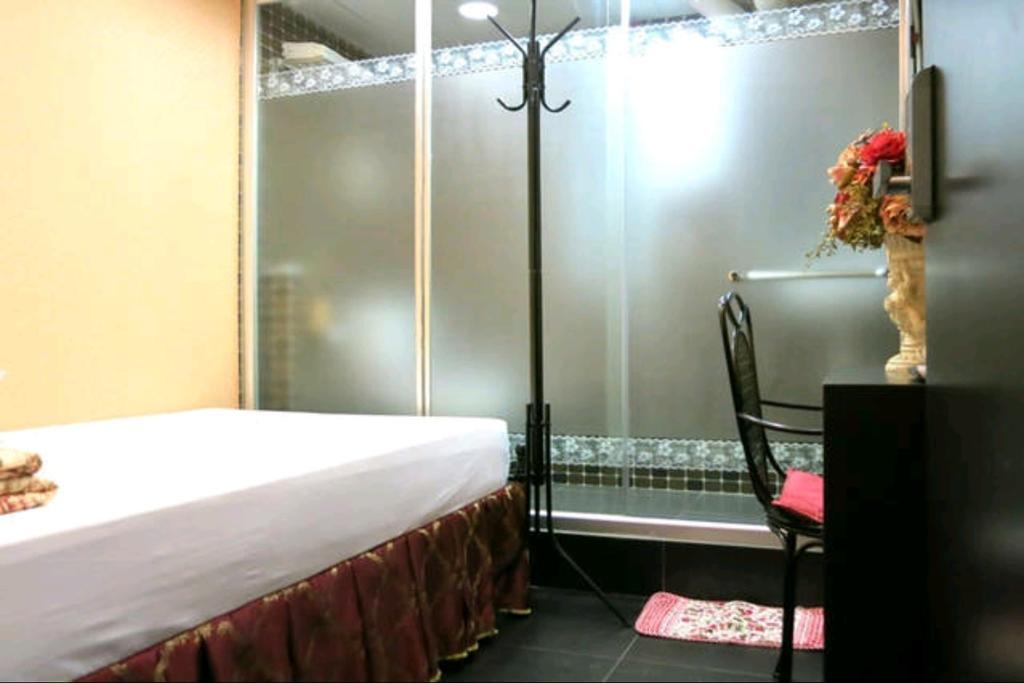 Bloomy Hotel Hong Kong Room photo